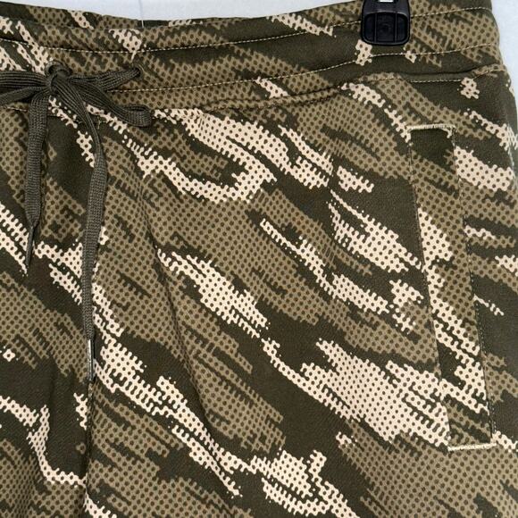Puma Big Logo Fleece Camo 11" Shorts Drawstring Pockets Green Mens Size Medium - Picture 3 of 9